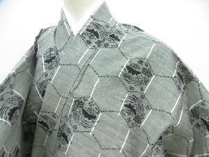 リサイクル　紬　亀甲繋ぎに幾何学模様　着物